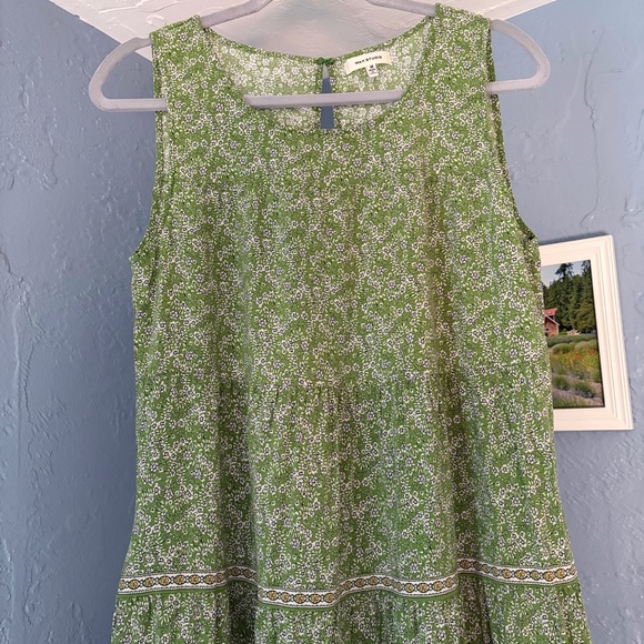 Max Studio Dresses & Skirts - Max Studio Green and White‎ Floral Flowy Sleeveless Maxi Dress, size M